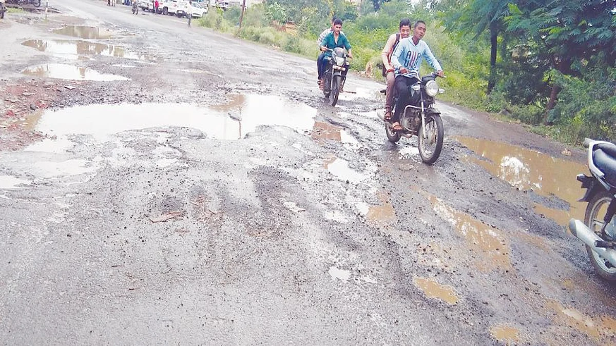 विंचूर-प्रकाशा रस्त्याची दुरुस्ती न केल्यास आंदोलन