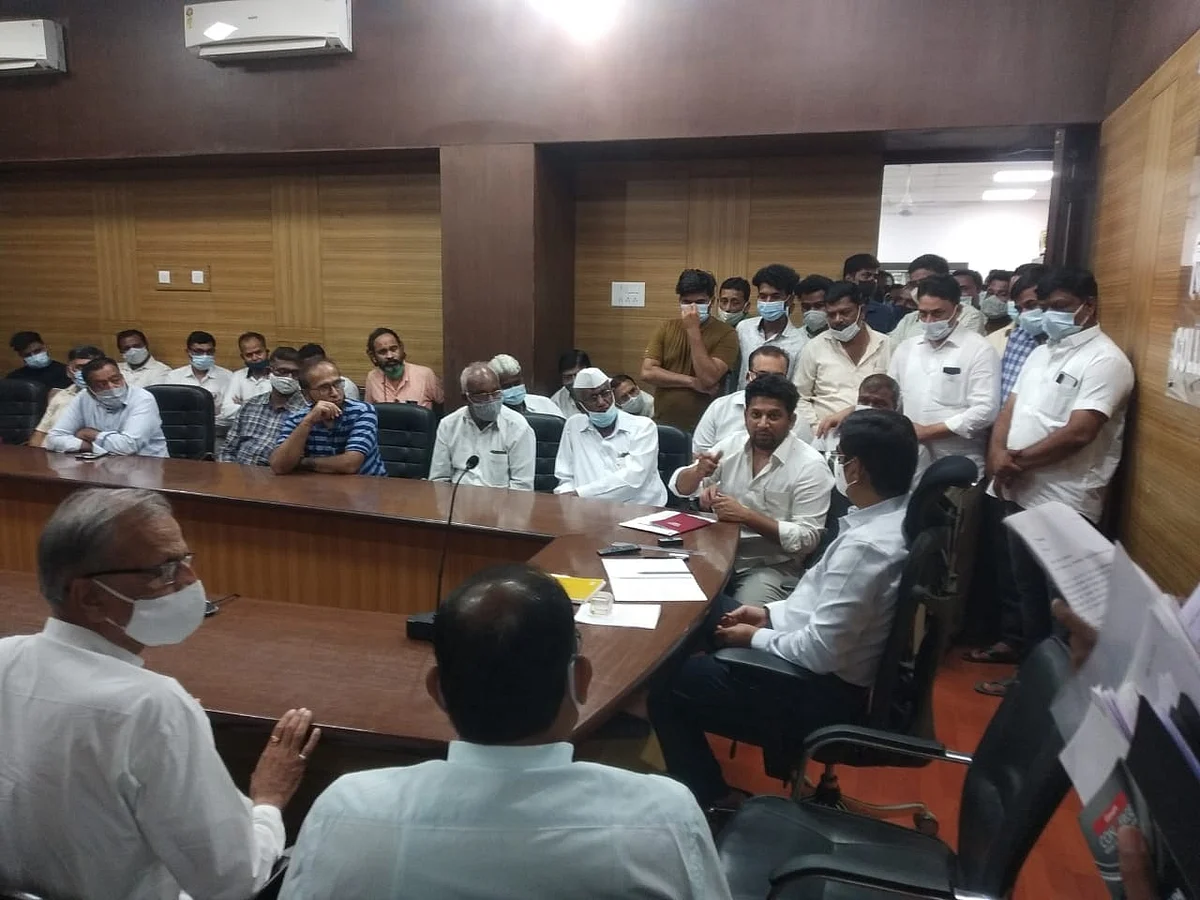 लॉकडाऊनवरून लोणी, कोल्हार, भगवतीपूर, कोर्हाळे, तिसगाव व्यापारी आक्रमक