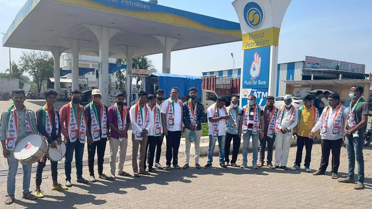 अब की बार महंगाई की मार; इंधन दरवाढीविरोधात राष्ट्रवादी युवकचे ढोल बजाओ