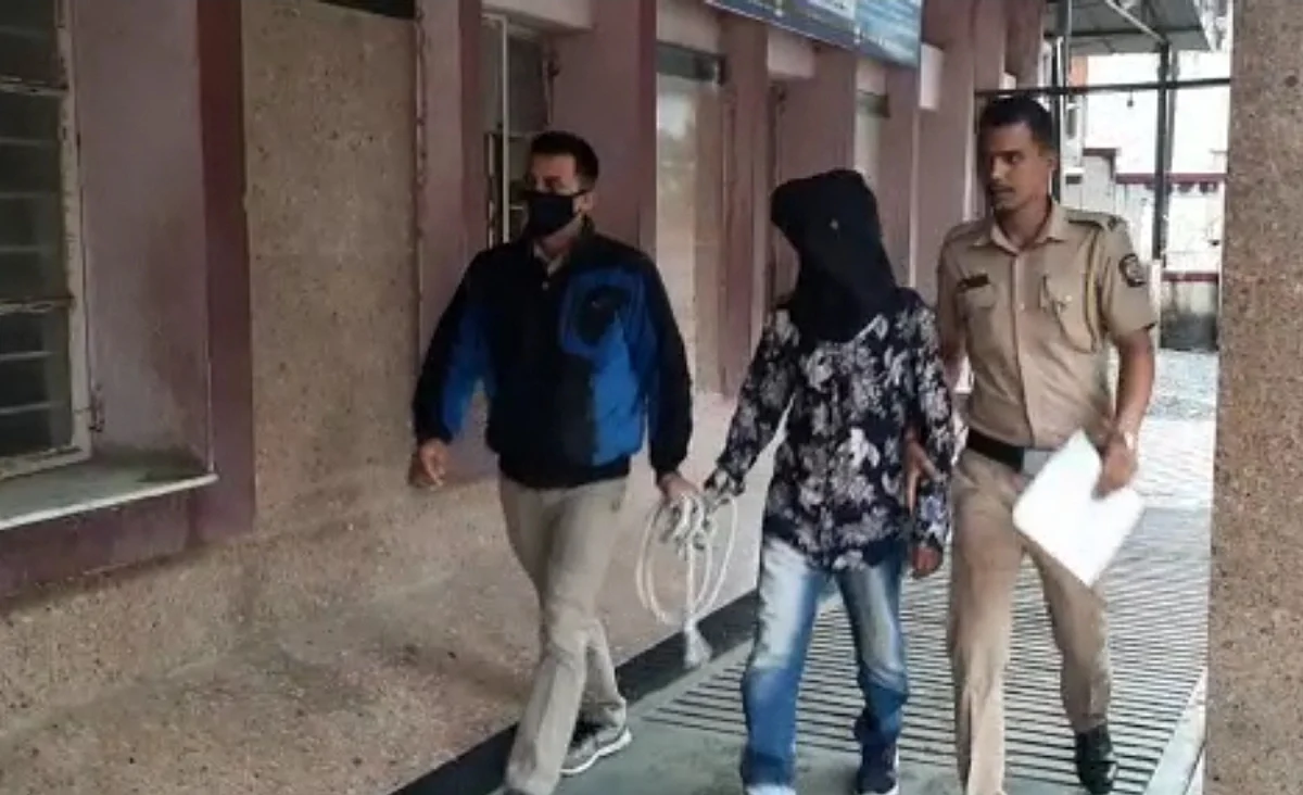 धक्कादायक! रेल्वे पोलिसांनी पकडलेल्या तरुणाकडे १७ सिमकार्ड, बनावट पासपोर्ट आणि बरंच काही
