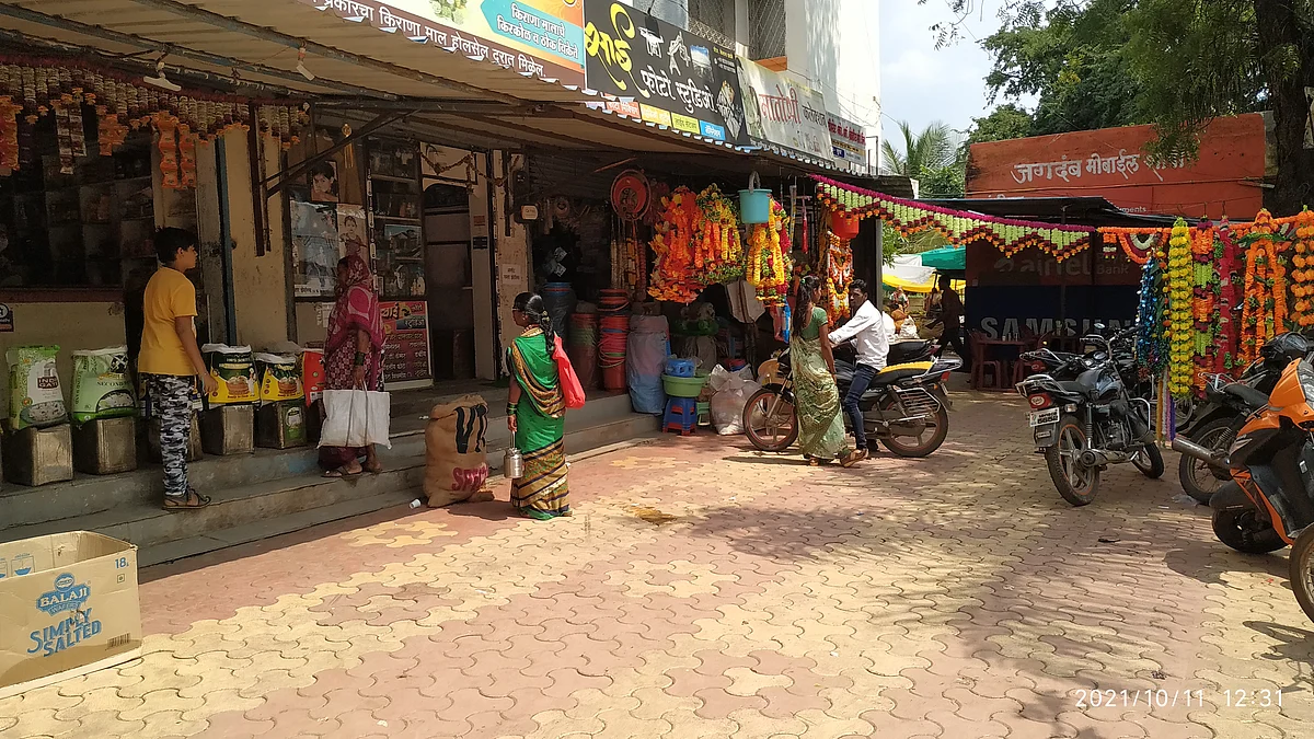 पारनेरमध्ये 'महाराष्ट्र बंद'ला अल्प प्रतिसाद, पाहा फोटो