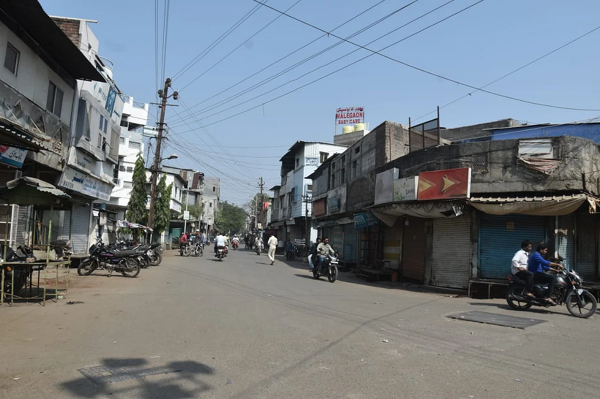 Photo Gallery : मालेगावच्या पूर्व भागात कडकडीत बंद; पाहा सद्यस्थिती