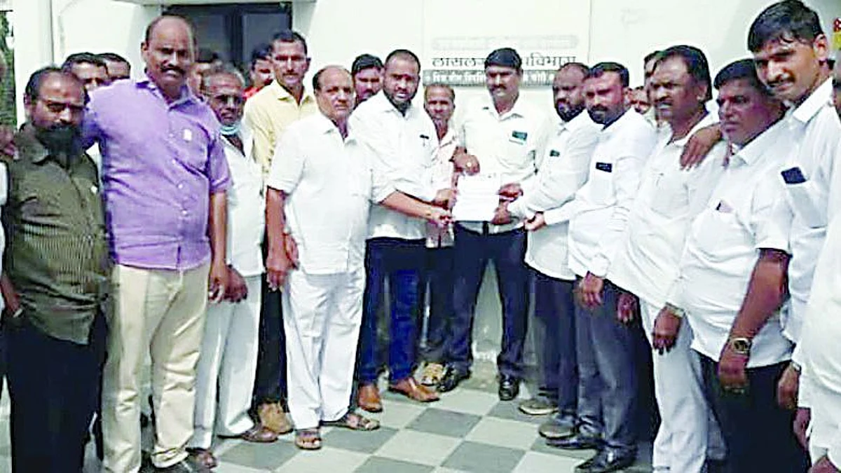वीजपुरवठा खंडीत केल्याच्या निषेधार्थ शिवसेनेचे आंदोलन