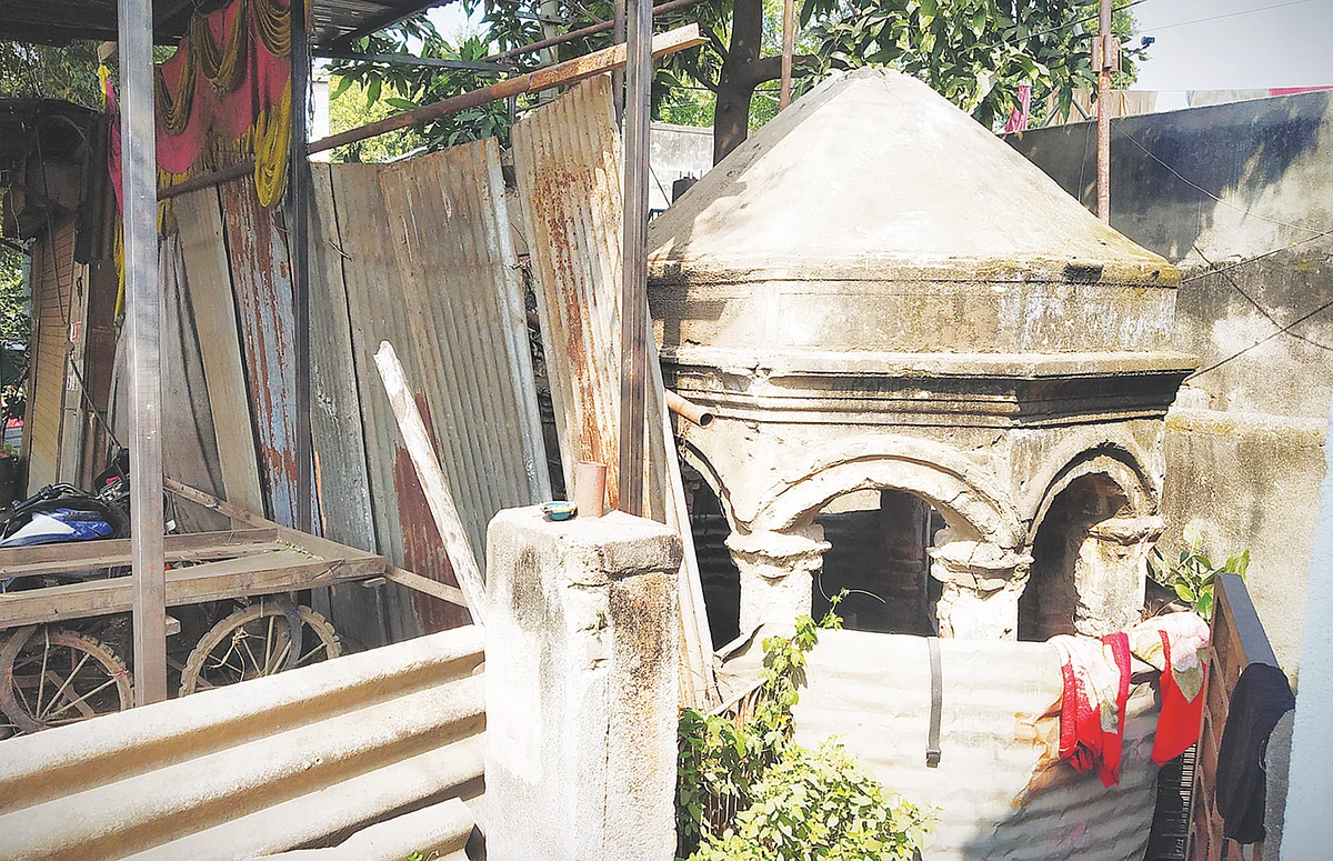 पुर्वजांच्या जीवीत समाधींचे पावित्र्य धोक्यात