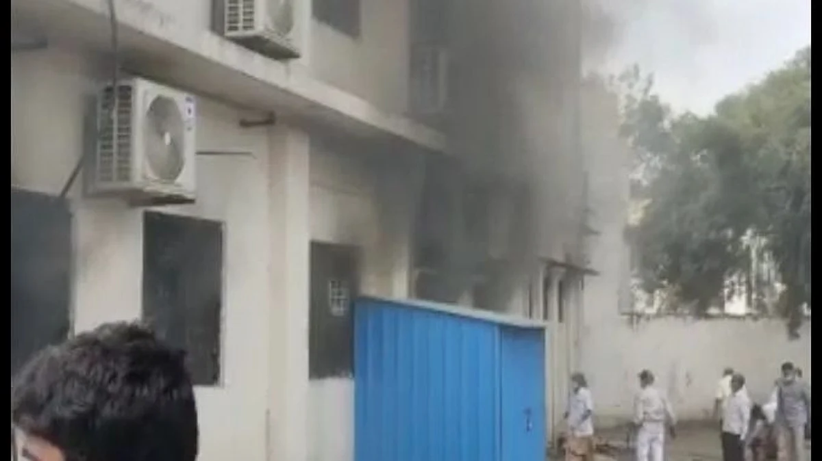 VIDEO : जिल्हा रुग्णालयाच्या करोना ICU विभागाला भीषण आग