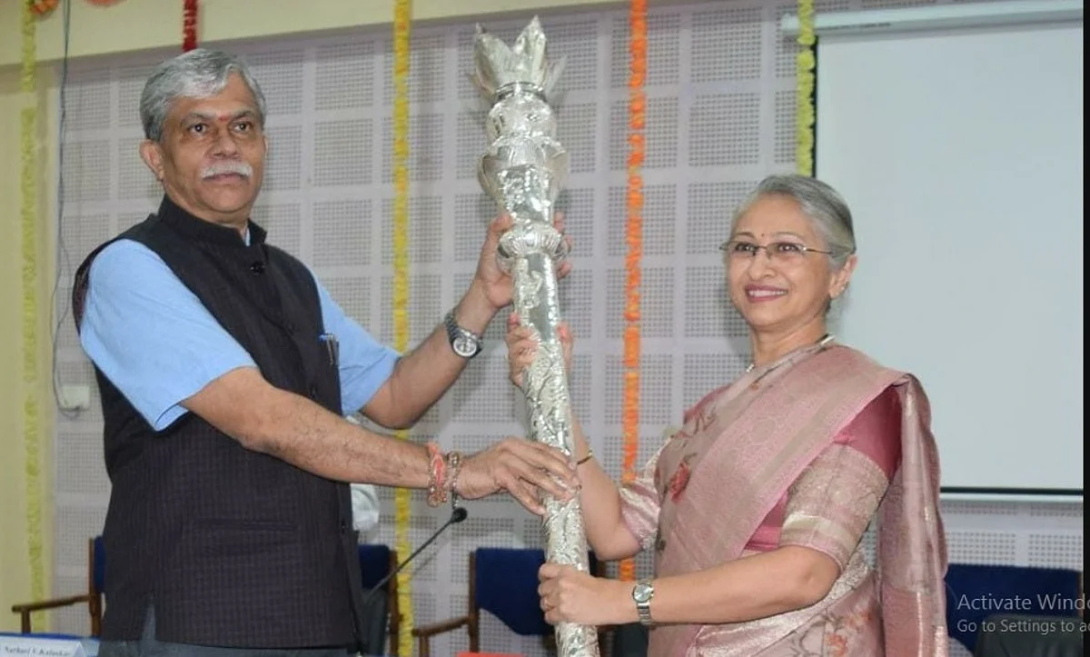 लेफ्ट जन. डॉ. माधुरी कानिटकर यांनी कुलगुरु पदाचा कार्यभार स्विकारला