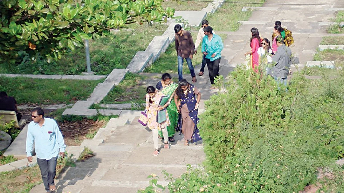 खंडोबा टेकडीवर असुविधा; पर्यटक नाराज