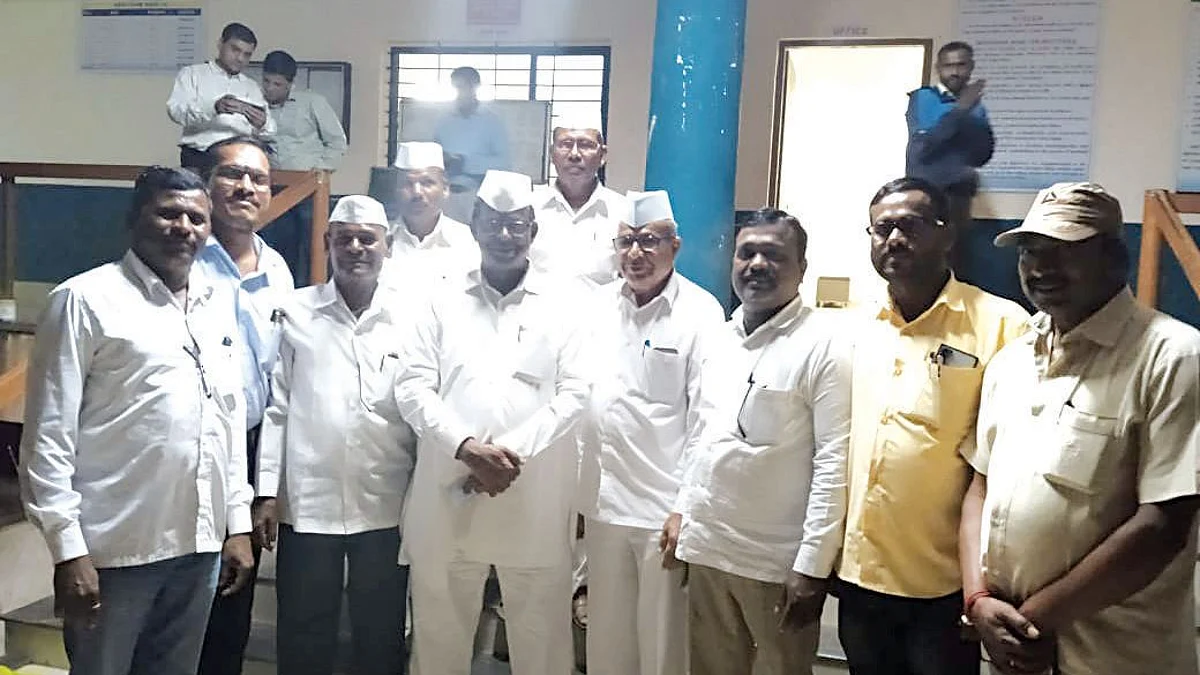 आदिवासी सहकारी सोसायट्यांचा संप मागे