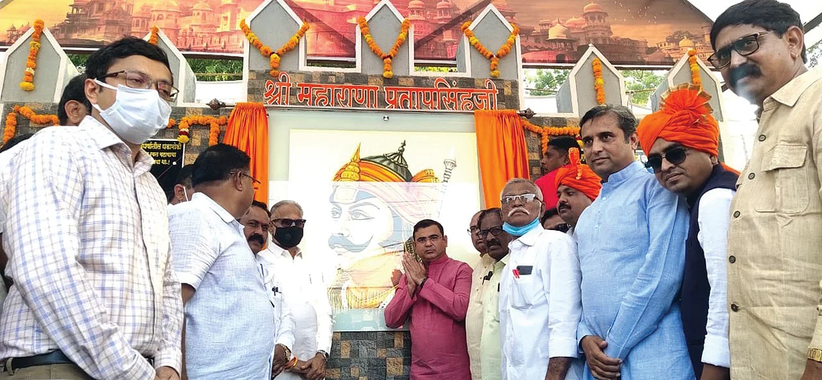 महापुरुषांच्या स्मारकातून नागरिकांनी प्रेरणा घ्यावीः आ.जयकुमार रावल