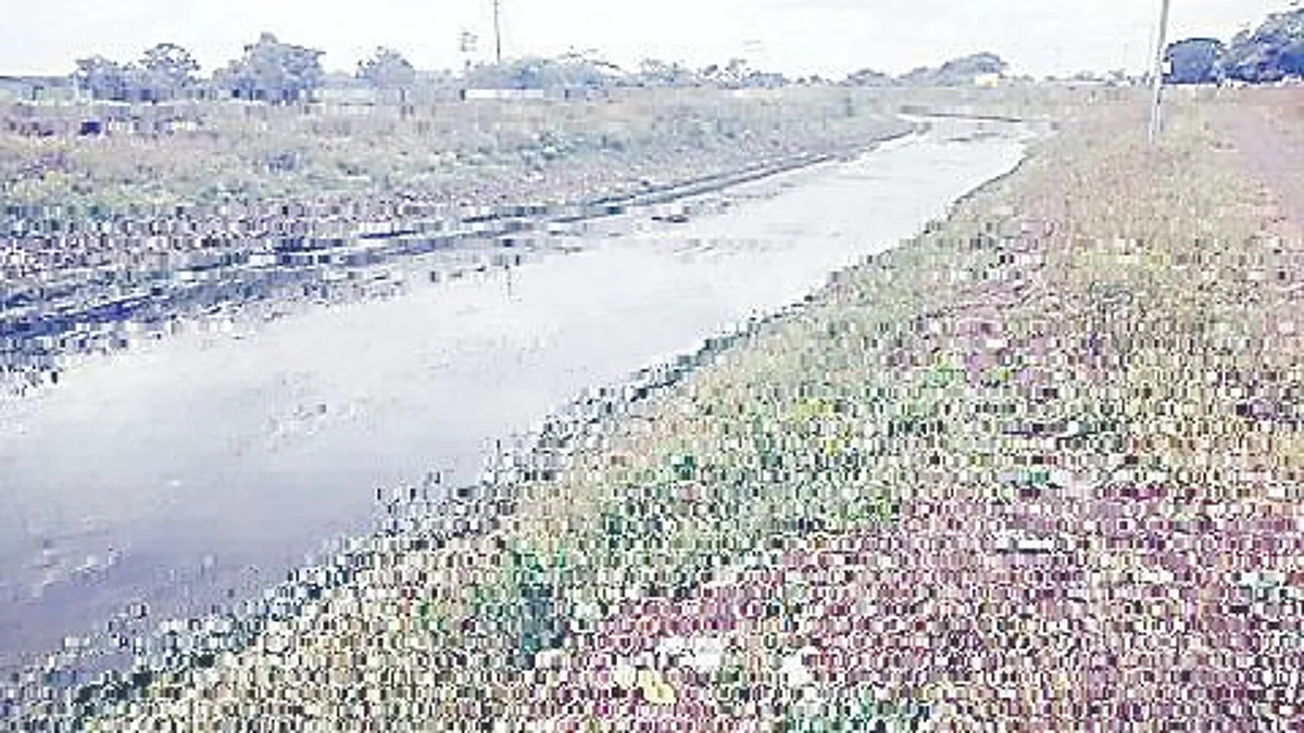 Improving the capacity of irrigation canals