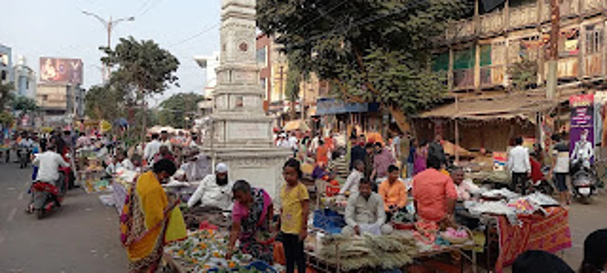 दिवाळीनिमित्त श्रीरामपूरची बाजारपेठ गर्दीने फुलली