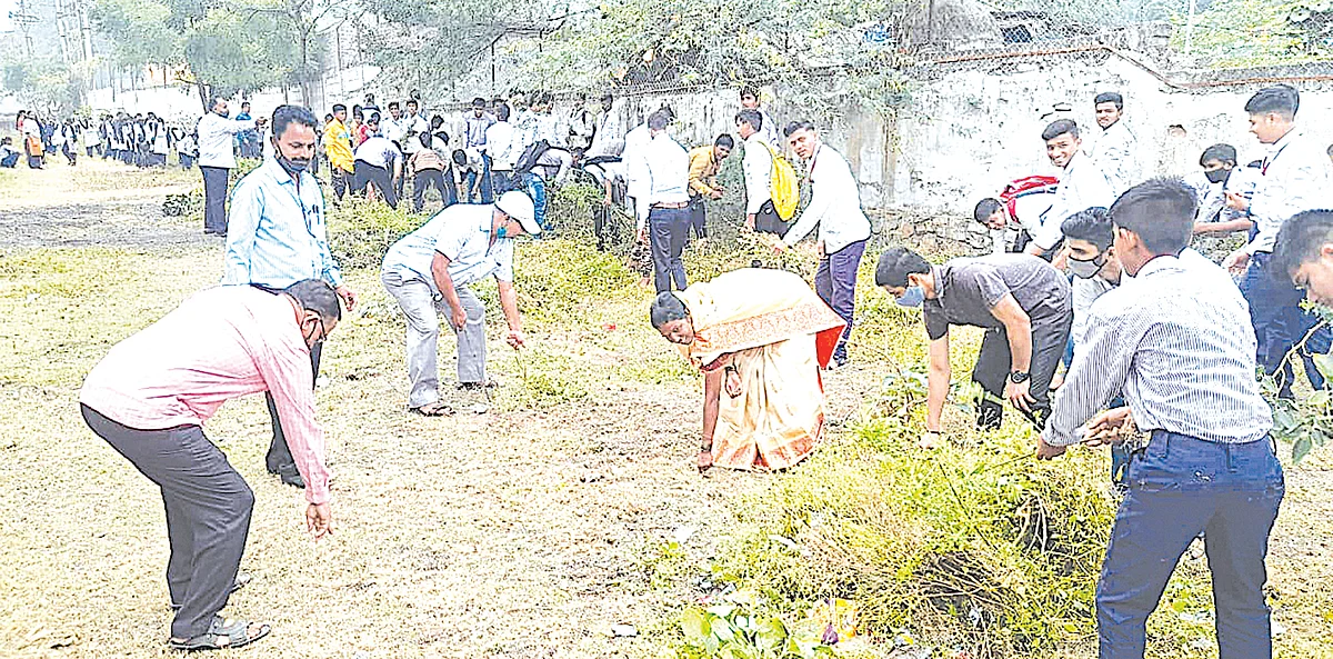शाळा, अंगणवाड्या झाल्या चकाचक