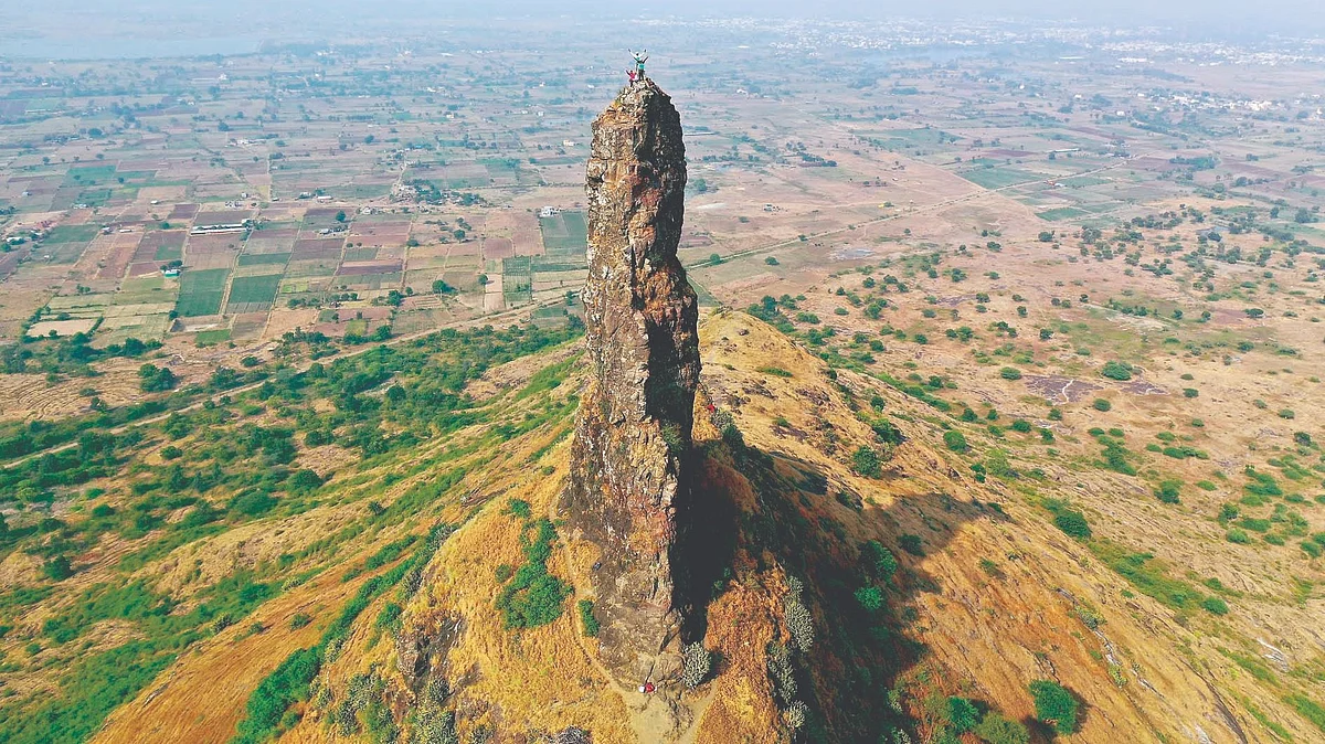 Mountaineers from Nashik climb Hadbichi Shendi