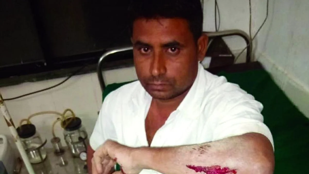 बिबटया दिसल्याने तरुणांची मोटरसायकल स्लीप
