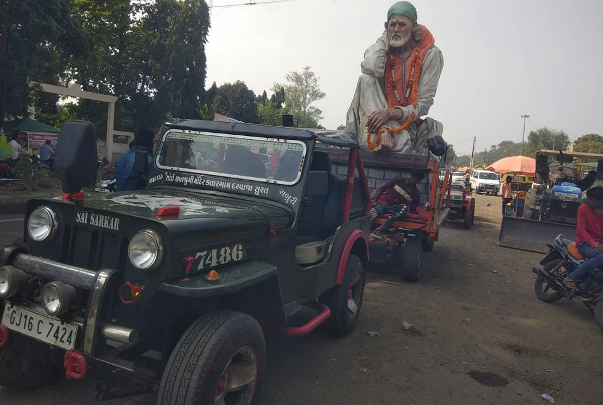 'या'मुळे शिर्डी रस्त्यावरील व्यावसायिकांना अच्छे दिन