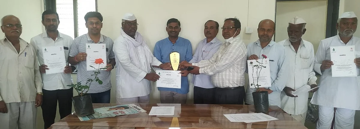 पाणी फाउंडेशनतर्फे पुणेवाडीचा सन्मान