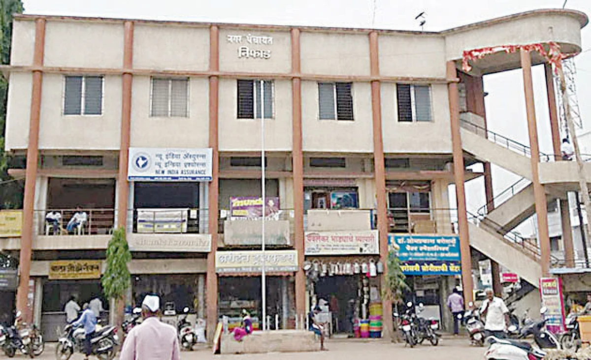 नगरपंचायत निवडणुकीसाठी इच्छुकांची धावपळ सुरू