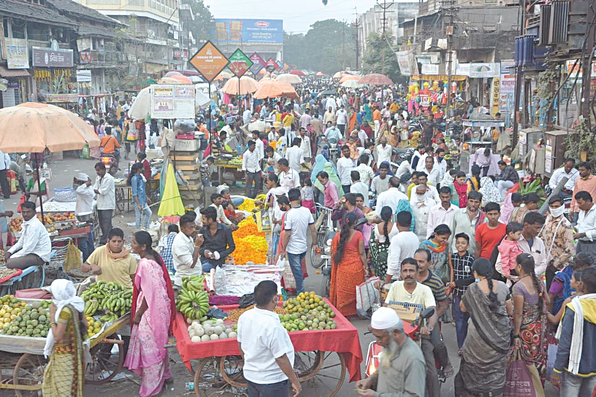 खरेदीसाठी बाजारपेेेठेत तुफान गर्दी