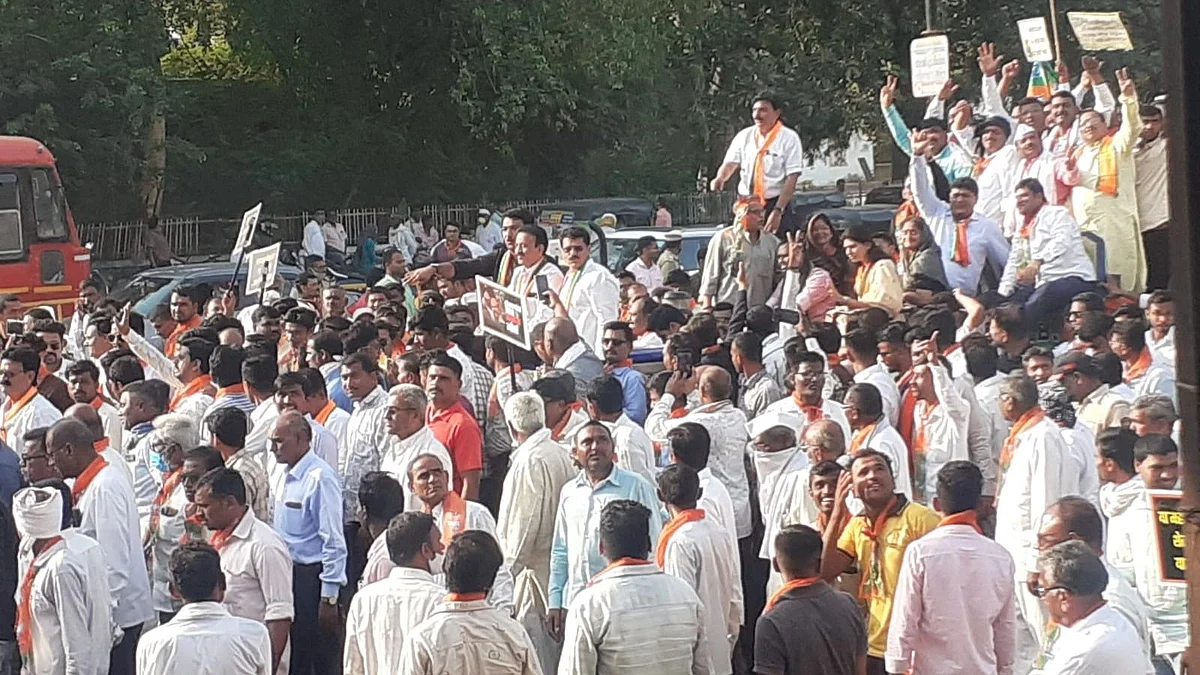 शेतकर्यांसाठी भाजपाचा जळगावात आक्रोश मोर्चा