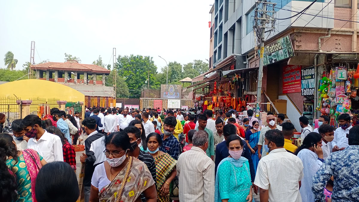 शिर्डीत भाविकांची अलोट गर्दी; सर्व्हर डाऊनमुळे ऑनलाईन दर्शनपासचा फज्जा