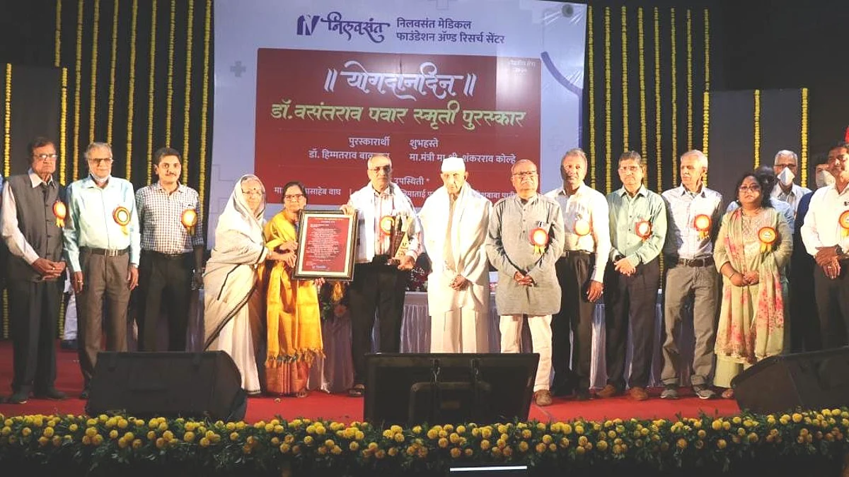 डॉक्टरांनी स्वतःला कायम विद्यार्थीच समजावे - डॉ. हिंमतराव बावस्कर