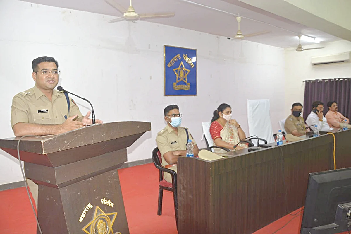 सोशल मीडियावरील अफवांना बळी पडून वातावरण बिघडवू नका