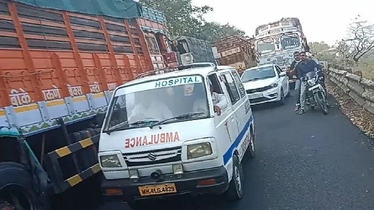 कन्नड घाटात वाहतुकीची कोंडी, रुग्णवाहिका अडकली