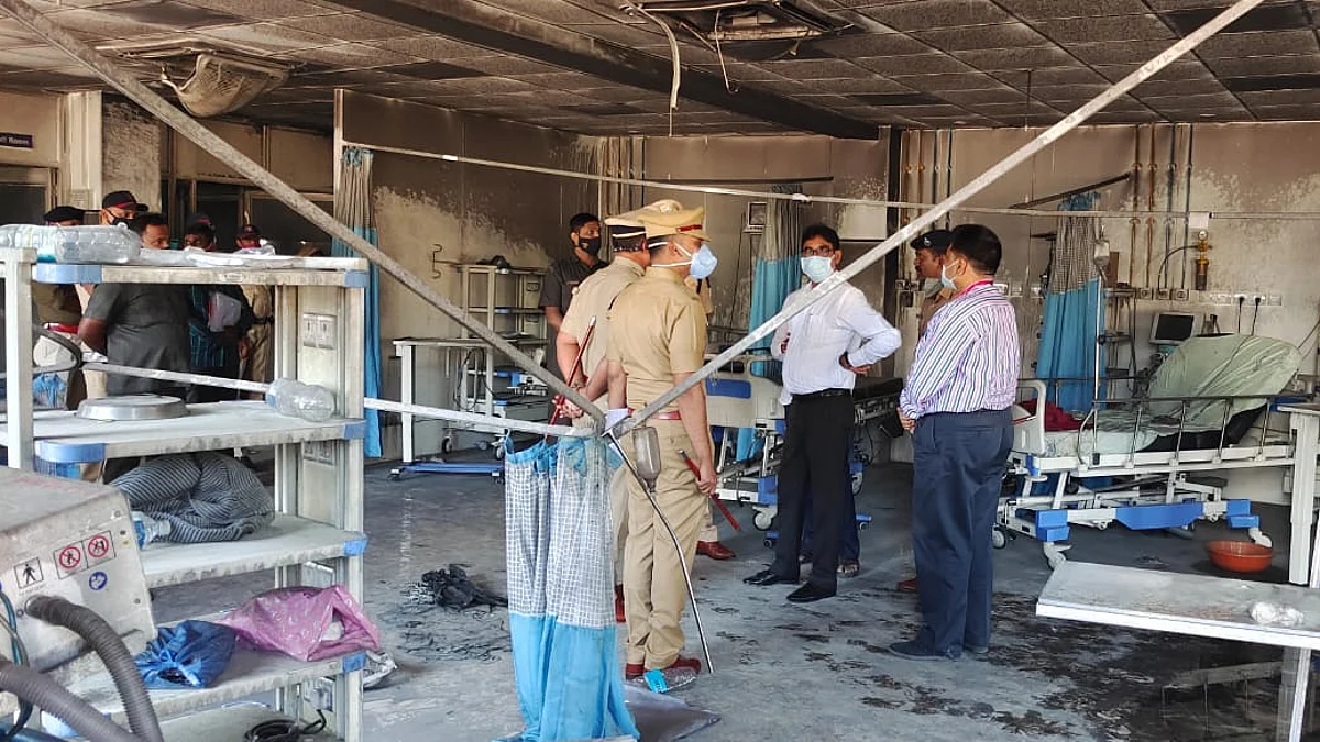 जिल्हा रूग्णालय आगीला शल्यचिकित्सक, बांधकामचे अधीक्षक जबाबदार