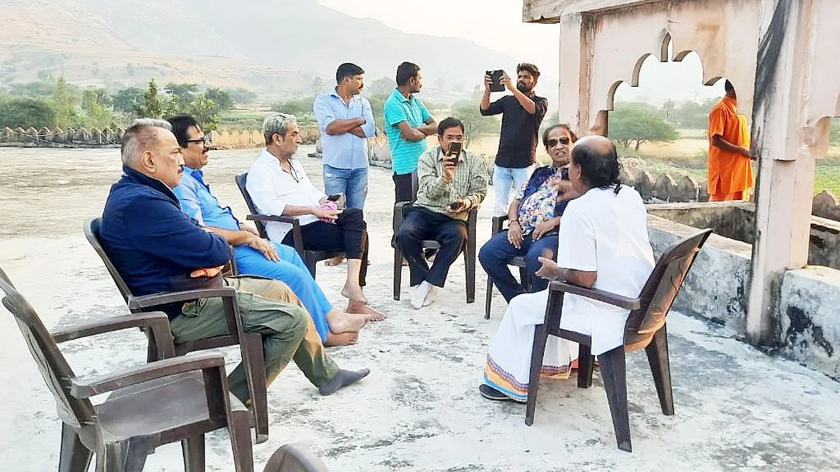 माऊलीधाम आश्रमाला कलाकारांंची भेट