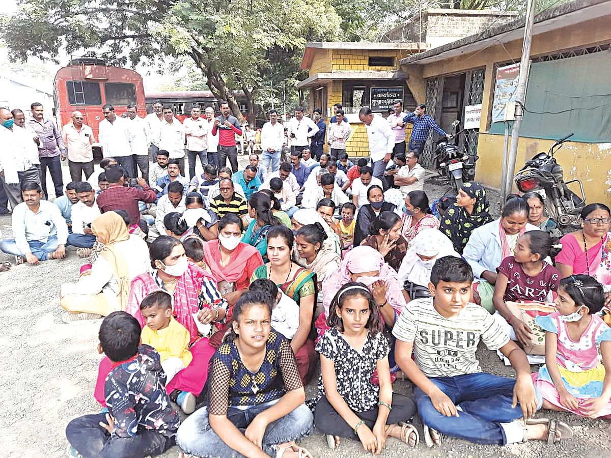 माझ्या पप्पांचा पगार खूपच कमी आहे. घरी खायला सुध्दा नाहीये