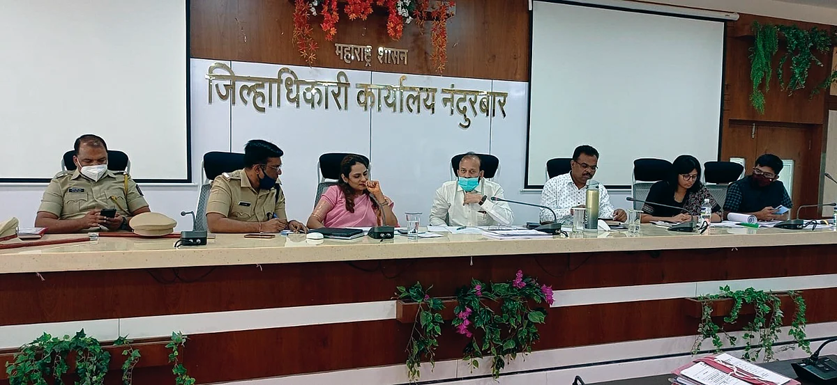 जिल्ह्यातच रोजगार उपलब्ध होण्यासाठी आराखडा सादर करावा