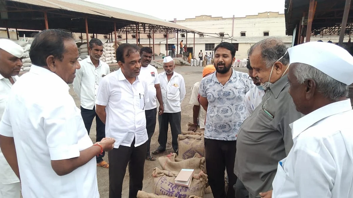 राहुरी बाजार समितीच्या वांबोरी उपबाजारात सोयाबीनला 6 हजार भाव