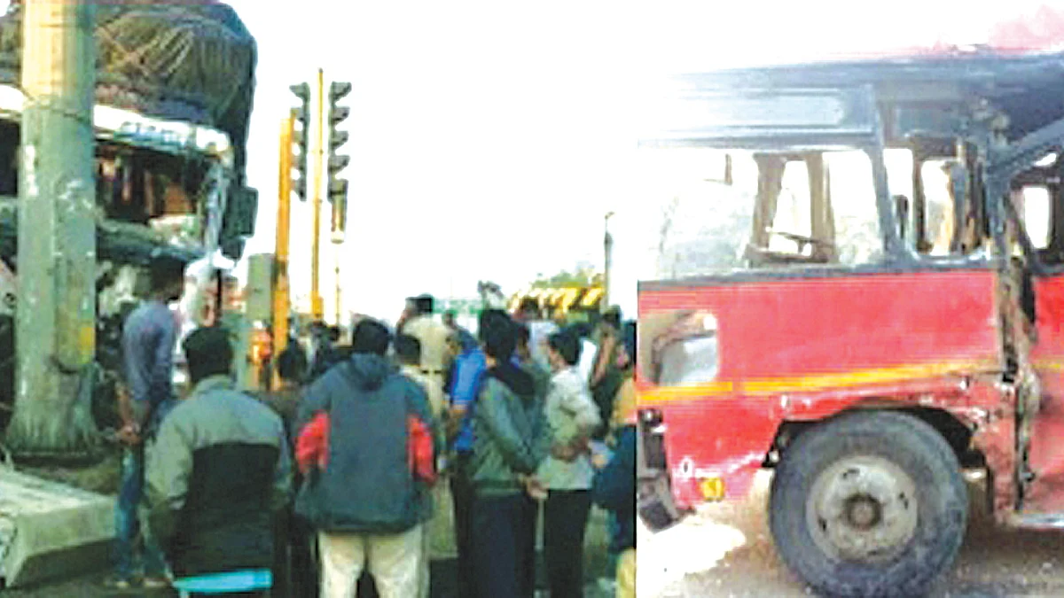 धुळ्यात बस-कंटनेरची धडक, चालक ठार