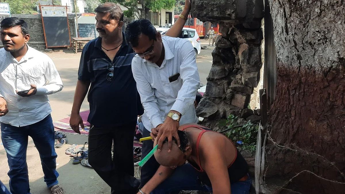 संप सुरूच; नाशकात एसटी कर्मचाऱ्यांचे मुंडण आंदोलन