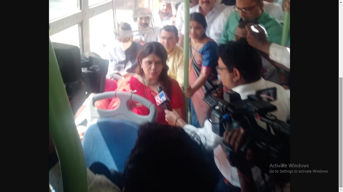 अन् पंकजा मुंडेंचा अचानक नाशकात सिटी बसमधून प्रवास..!