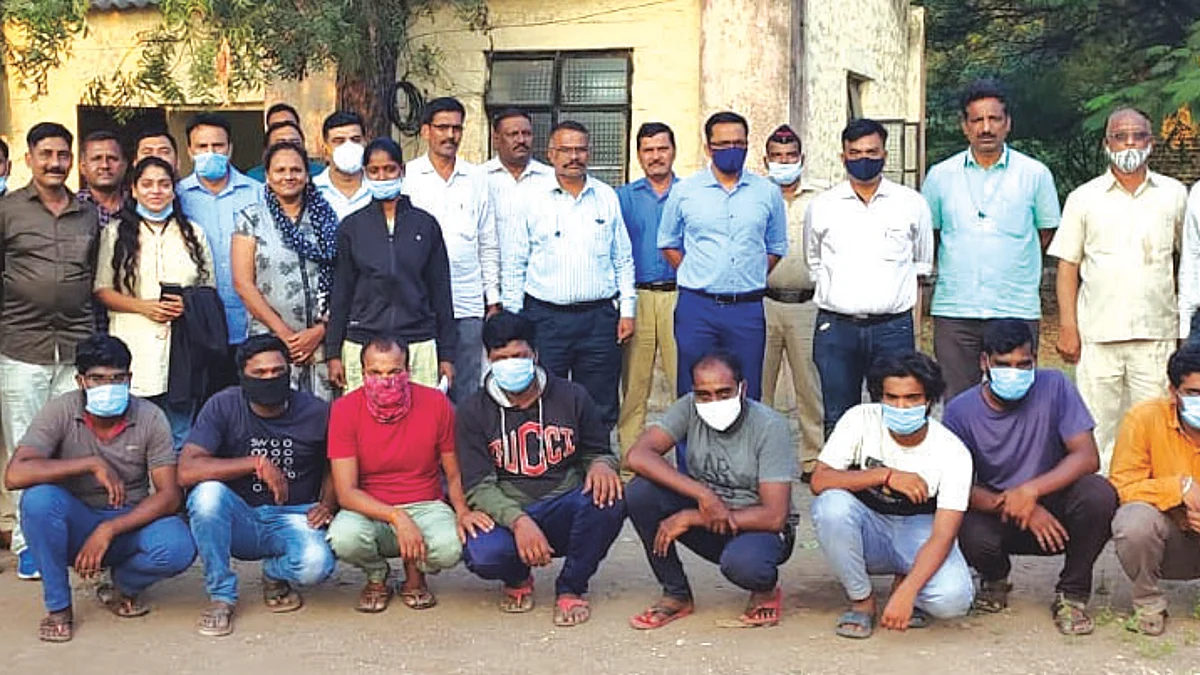 परवानाधारक दुकानांमध्ये भेसळयुक्त देशी दारु बनवण्याचा ‘रात्रीचा उद्योग’ उघडकीस