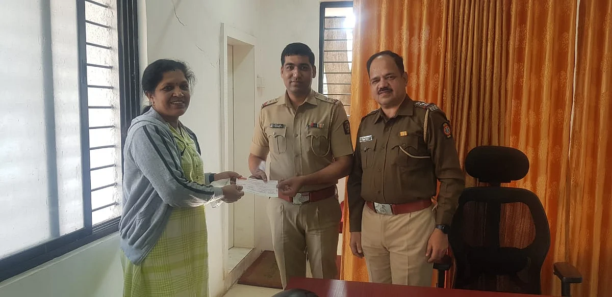 अन् ऑनलाईन फसवणूक झालेल्या महिलेला मिळाला तेवढ्याच रकमेचा 'चेक'