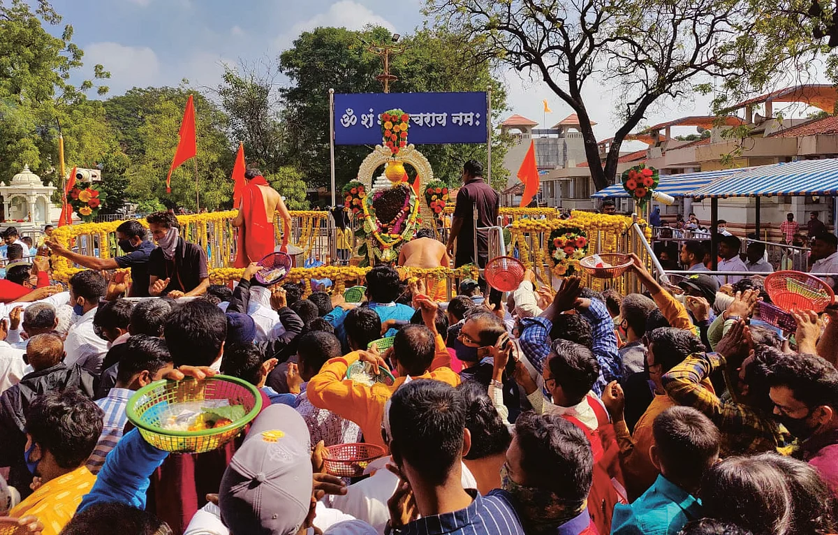 शनीअमावास्येनिमित्त शिंगणापुरात दोन लाख भाविकांचे दर्शन