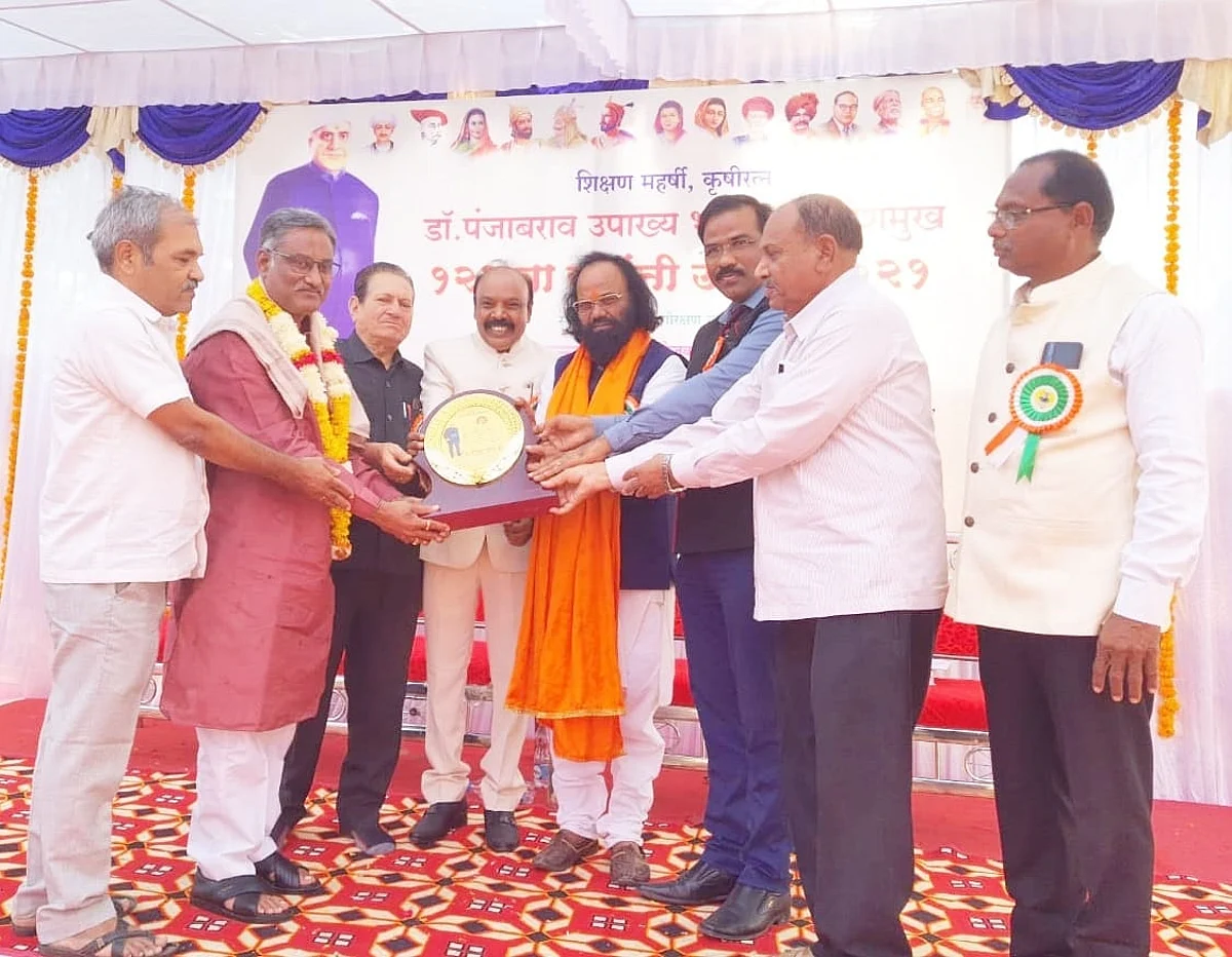 अमळनेरचे उद्योगपती विनोदभैय्या पाटील जीवन गौरव पुरस्काराने सन्मानित