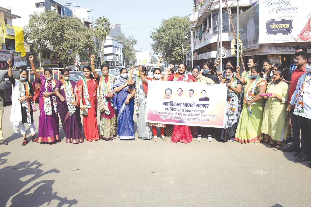 ‘शक्ती’ कायदा मंजूर झाल्याने जळगावात आनंदोत्सव