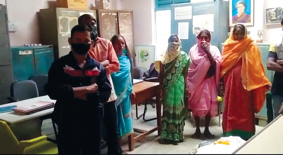 हातधुई आश्रमशाळेतील १२ वीच्या विद्यार्थ्याची आत्महत्या