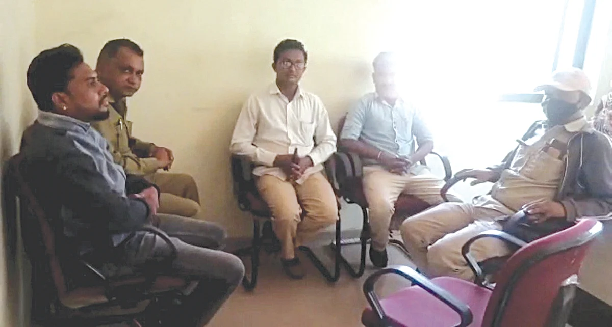 शेतकर्यांकडून आरोपाचे खंडन,महावितरणचा निषेध