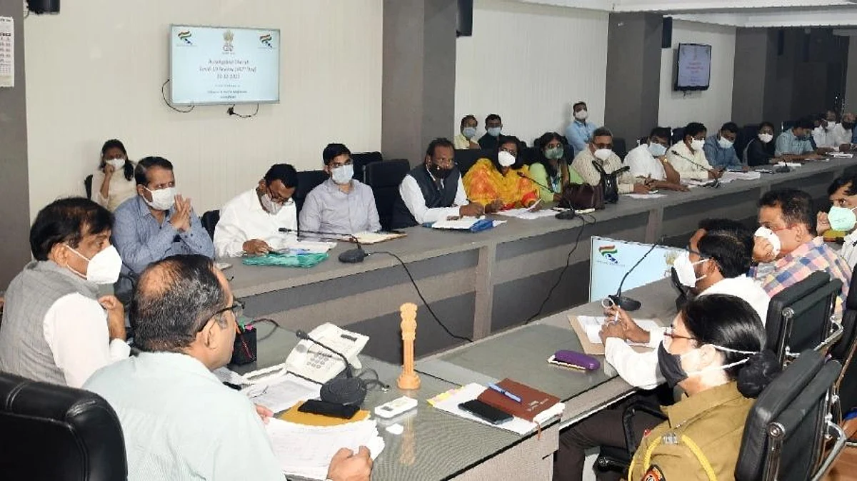 ओमायक्रानच्या पार्श्वभूमीवर 'टास्क फोर्स'