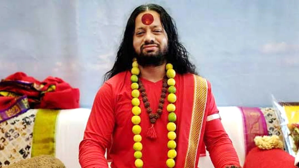 महाराज कालीचरण अटकेत; महात्मा गांधींबद्दल अपशब्द भोवले
