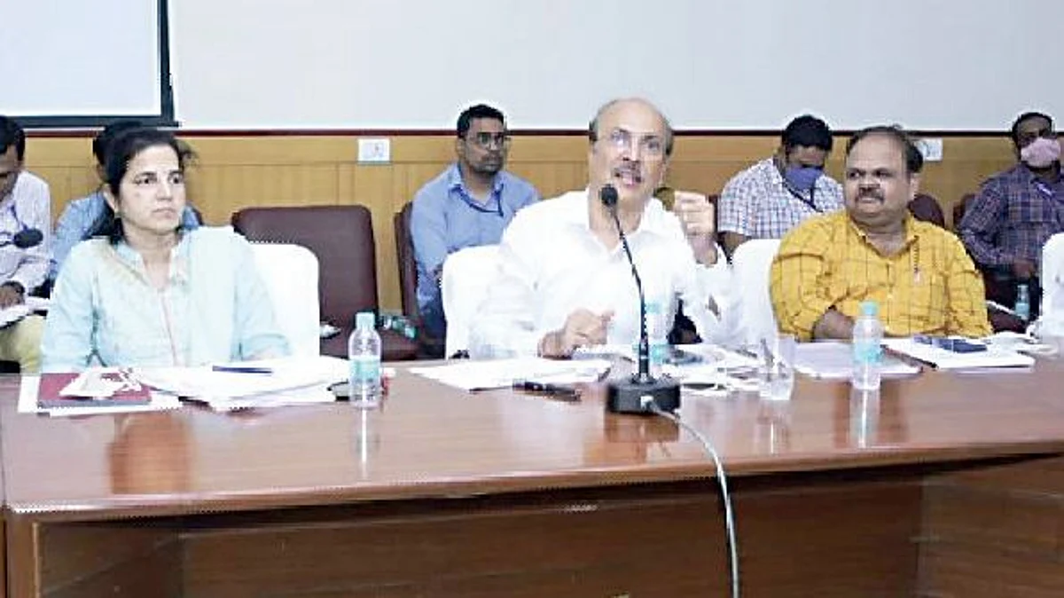 स्थानिक समस्यांचा शोध घेऊन उपाययोजना करा