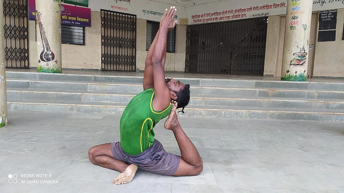 भाजीपाला व्यवसाय सांभाळत दिले योगाचे धडे; इंटरनॅशनल 'बुक ऑफ रेकॉर्ड'मध्ये नोंद