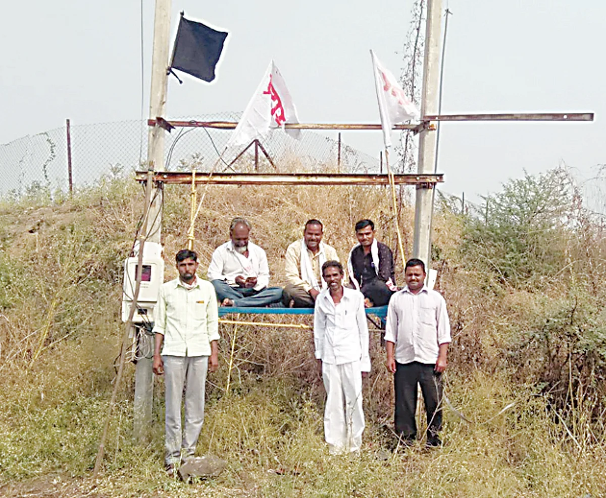 ट्रान्सफार्मर दुरूस्तीसाठी प्रहारचे पाळणा आंदोलन
