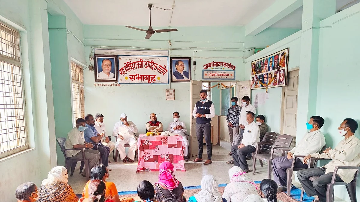 टाकळीभान आरोग्य केंद्रात गटविकास अधिकारी धस यांनी घेतला करोना लसिकरणाचा आढावा