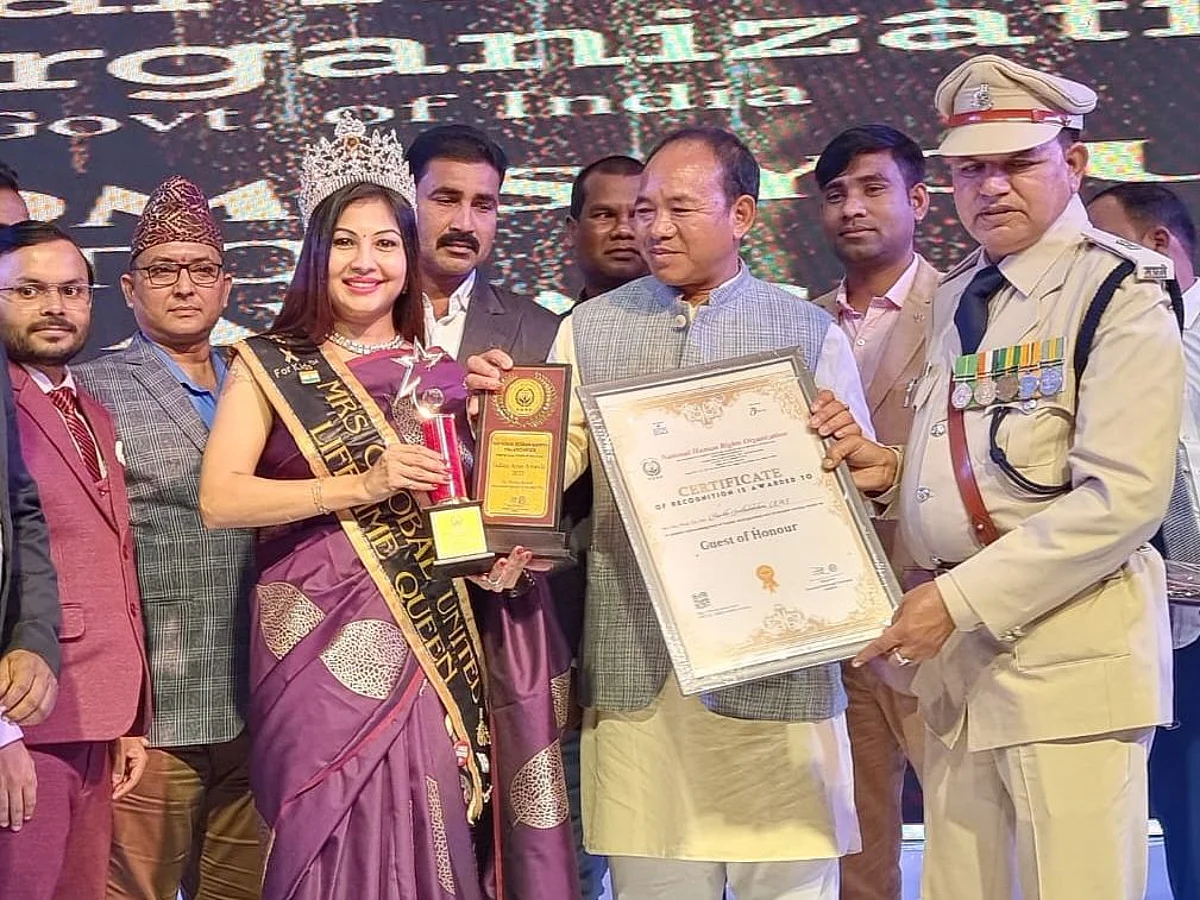 इंडियन आयकॉन अवॉर्डने डॉ नमिता कोहोक सन्मानित