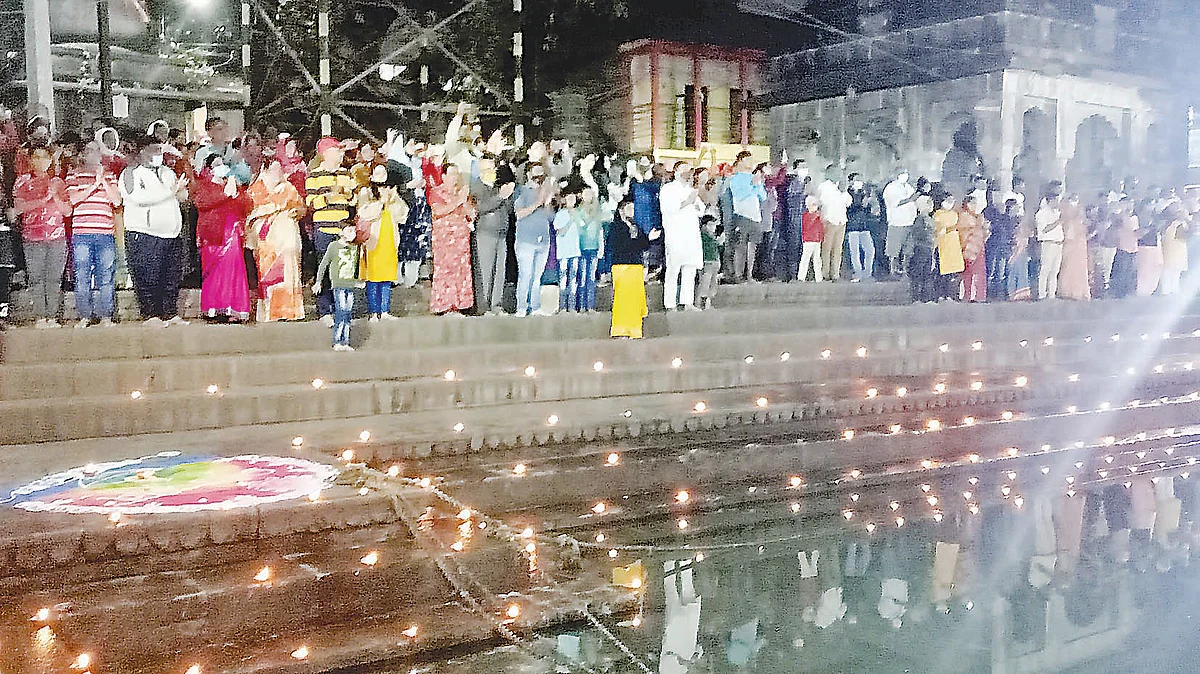 तीर्थराज कुशावर्तवर गोदावरी नदीची महाआरती